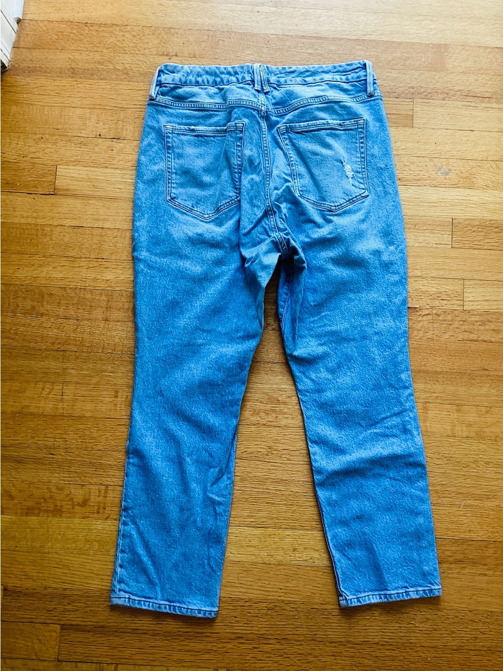Good American Women's Straight Leg Jeans in Light Blue Wash